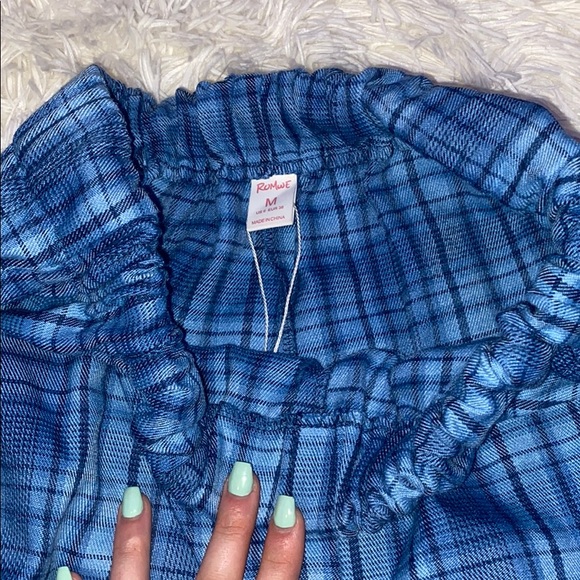 ROMWE Shorts - Picture 2 of 2